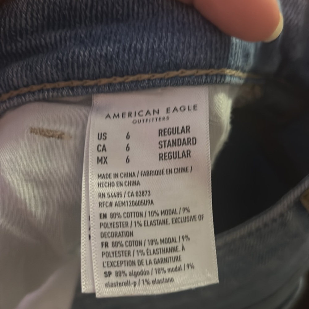 American Eagle Outfitters Mom Jeans - Picture 3 of 4